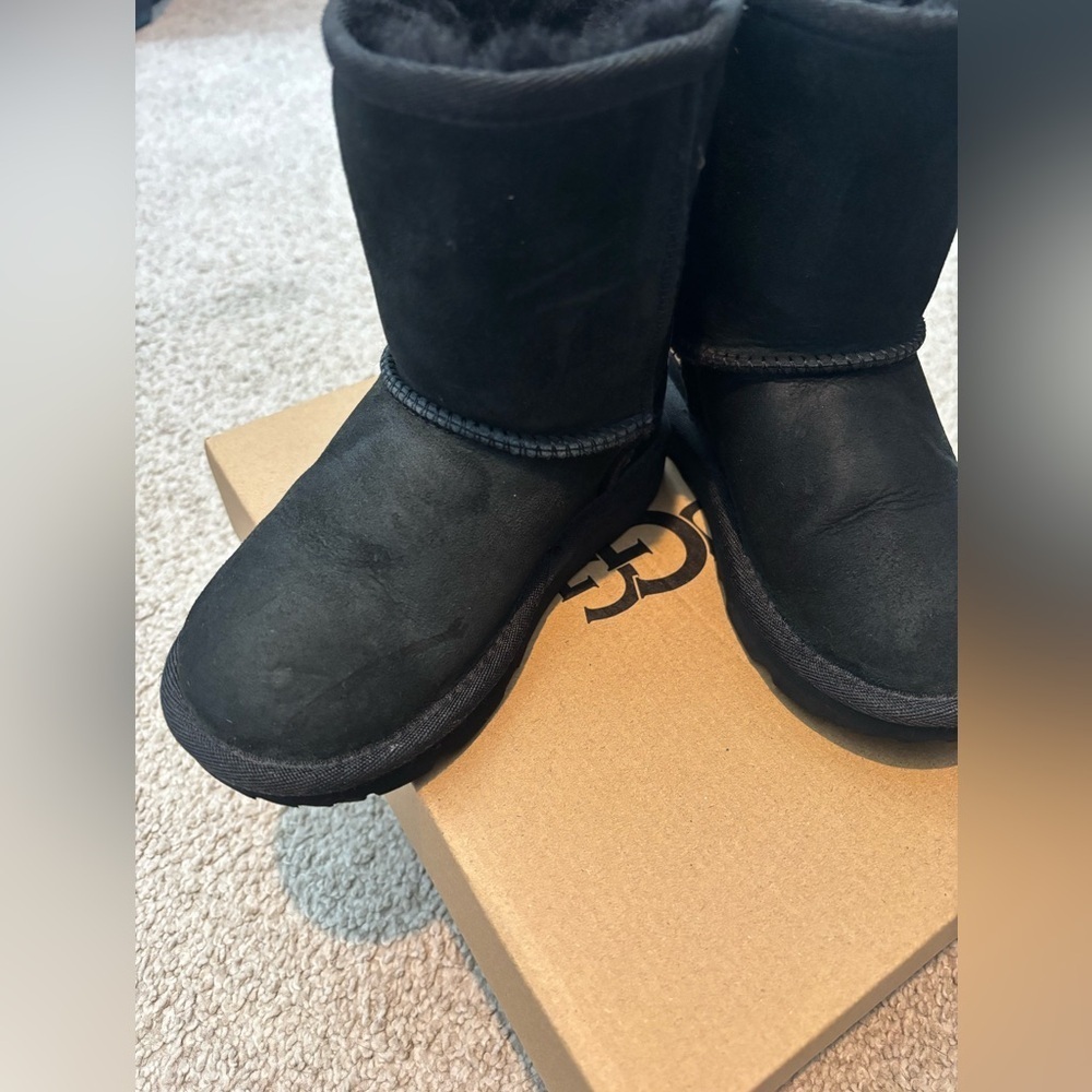 UGG Classic II Toddler Boots - Picture 6 of 12